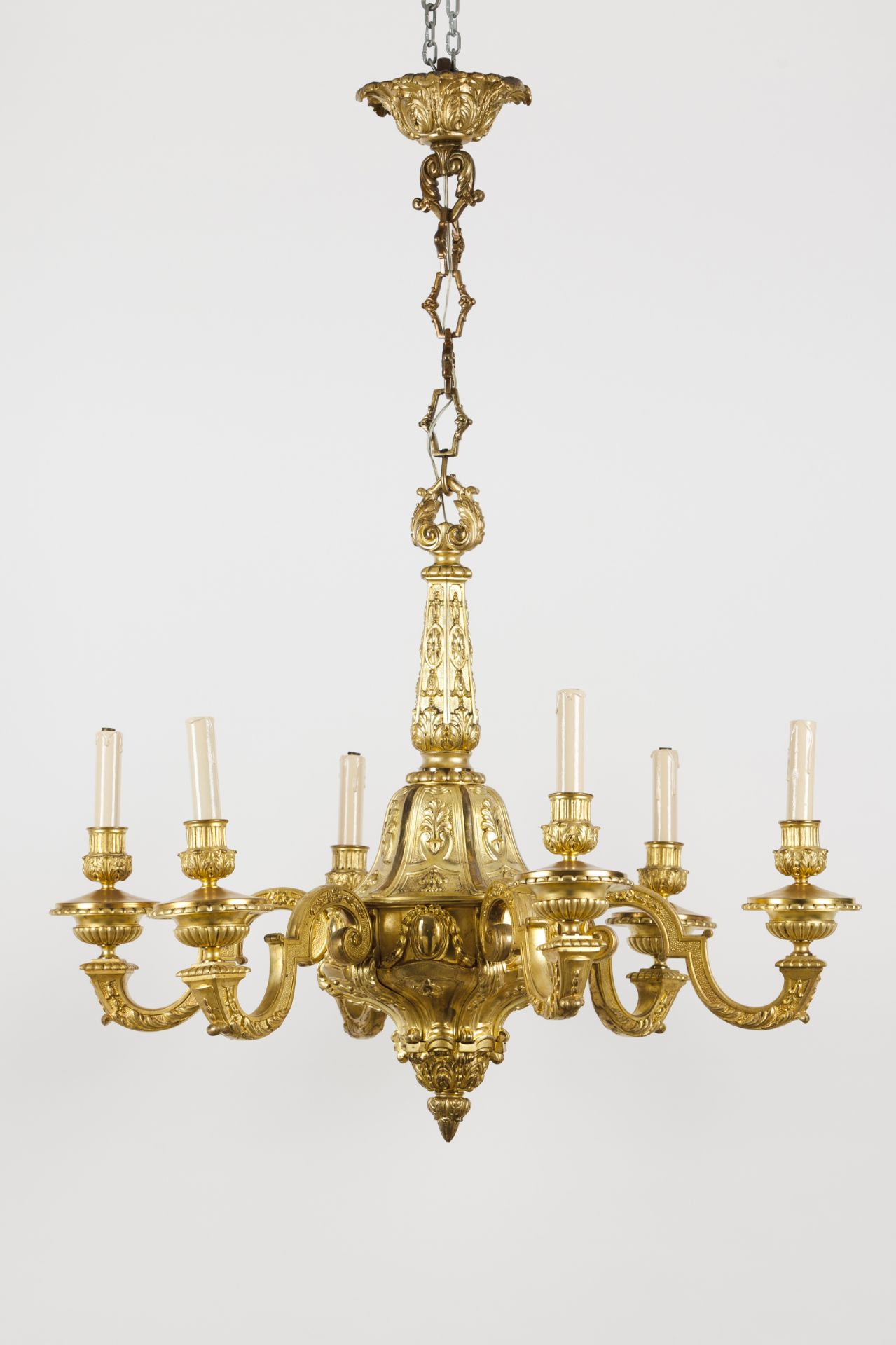 A "Regence" chandelierOf six branchesBronze of moulded decoration105x85 cm