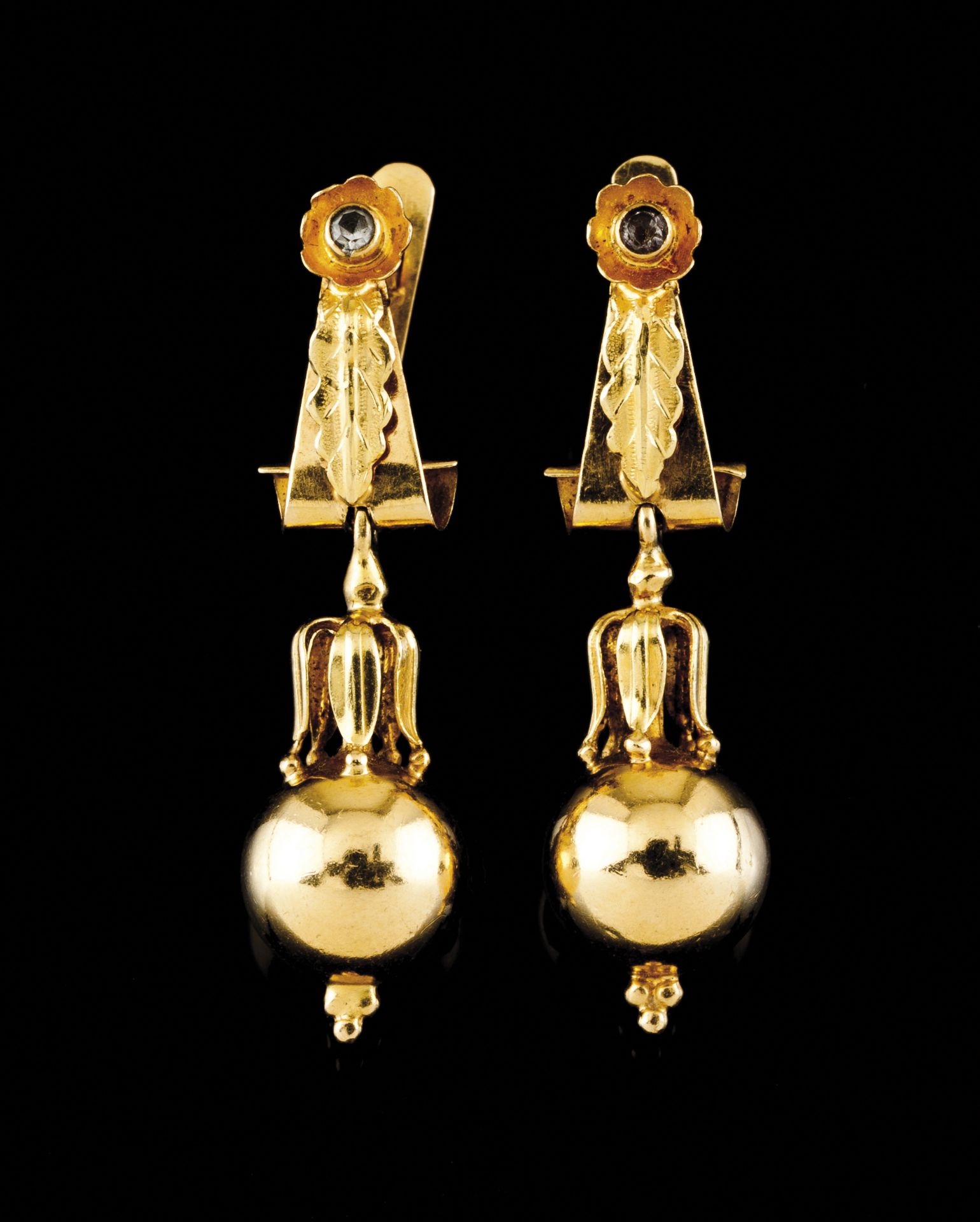 A pair o f earringsPortuguese traditional goldOf chiselled leaf decoration and spherical drop set