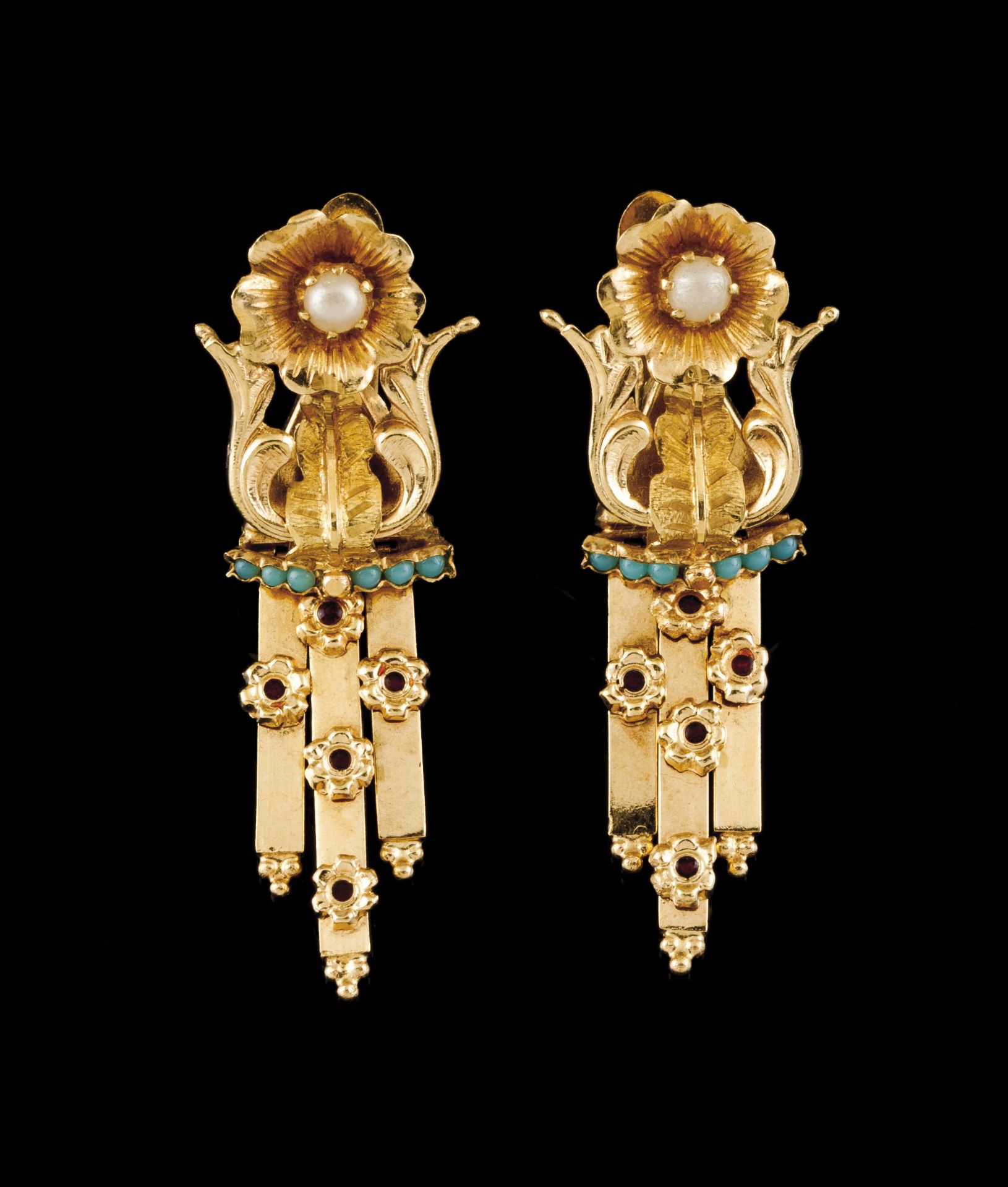 A pair of earringsPortuguese traditional goldTopped by flower and foliage, with frieze to base set