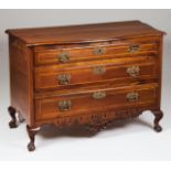 A D.João V / D.José chest of drawersCherry wood and other timbers with satinwood filletsScalloped,