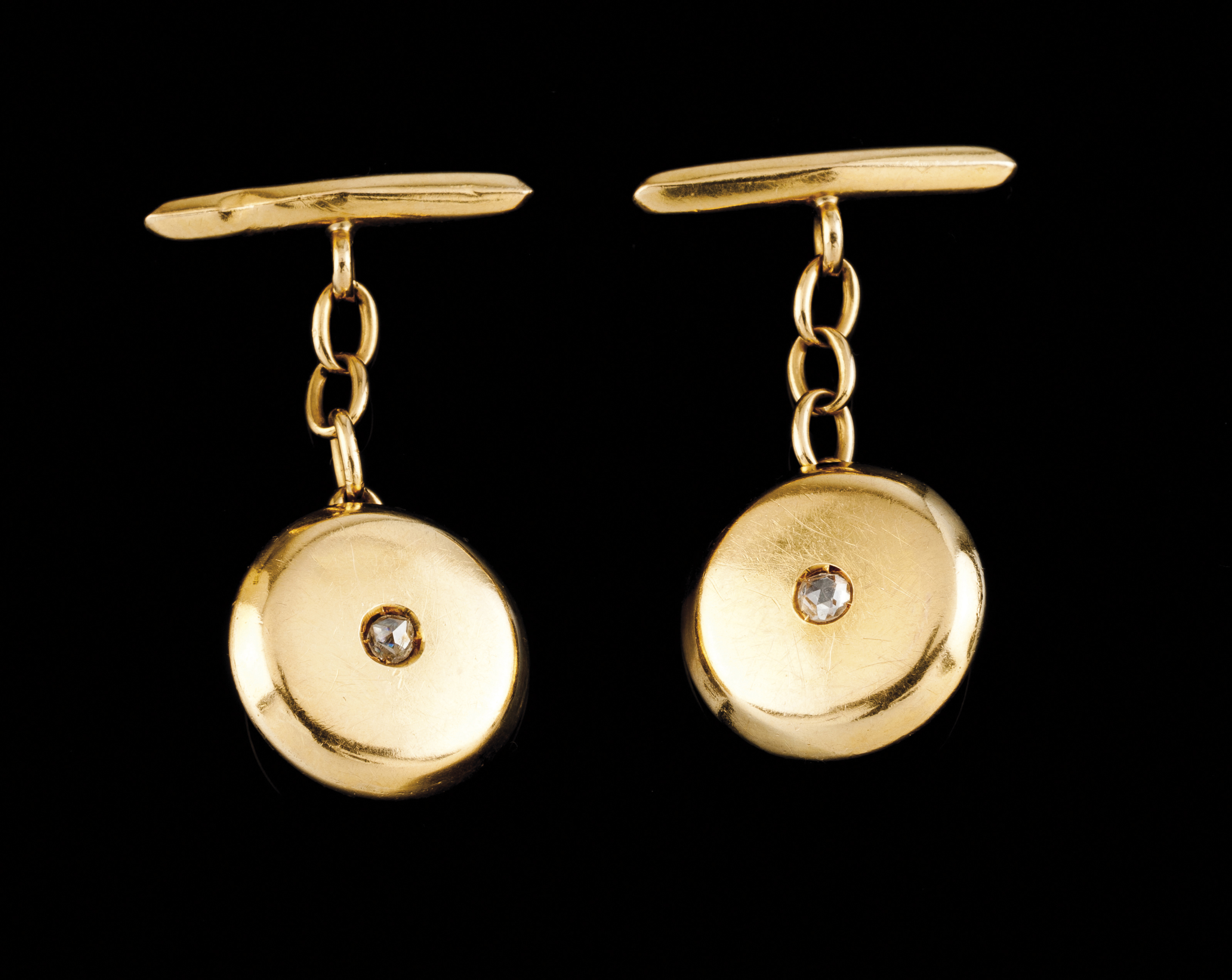 A pair of cufflinksPortuguese goldPlain circular shaped, set with two crowned rose cut