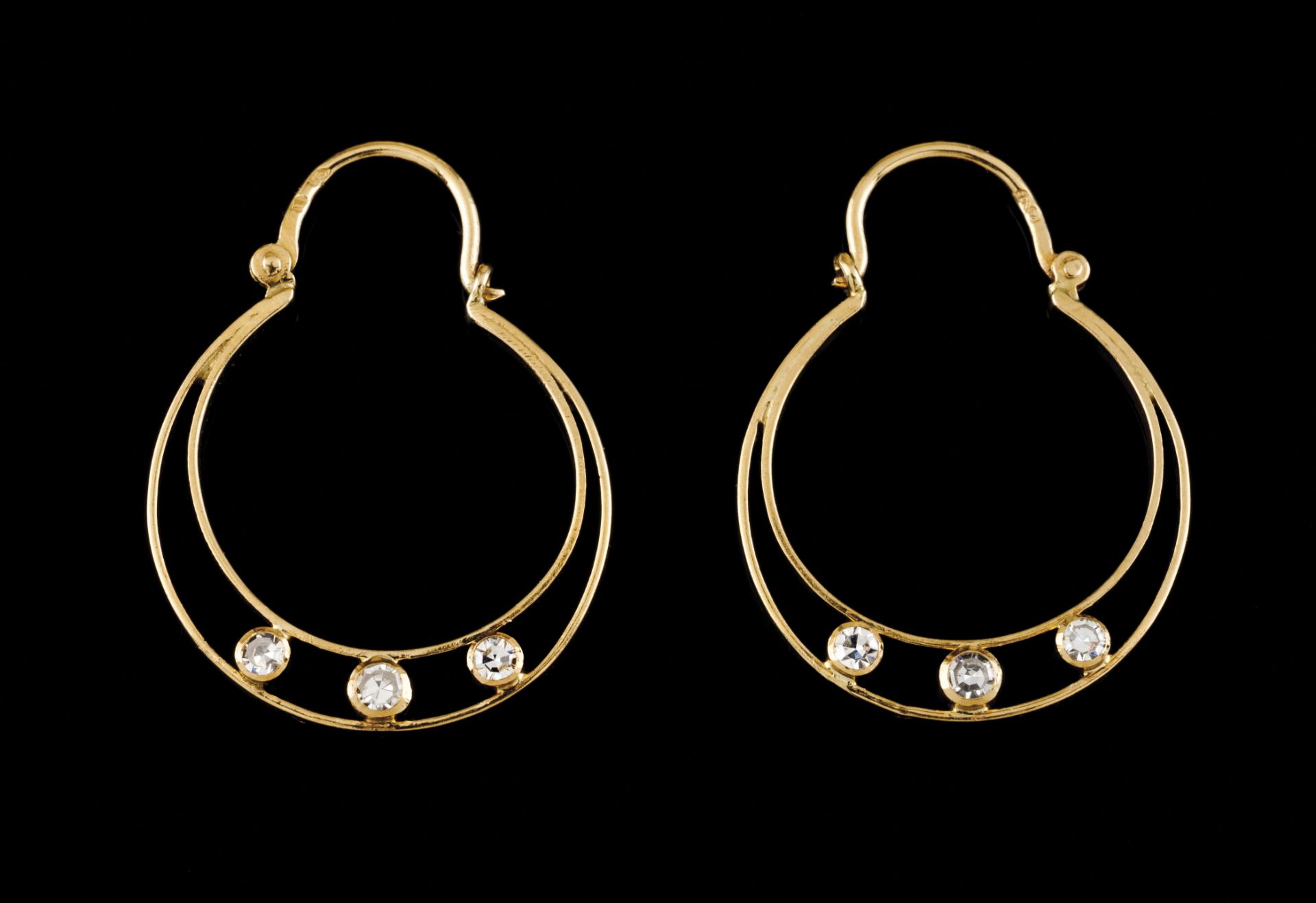 A pair of earringsPortuguese goldLarge drop earrings "arrecadas" set with 6 8/8 cut diamondsOporto