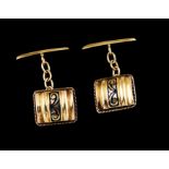 A pair of cufflinksGoldSquare shaped set with 18 carre cut garnetsEurope, ca. 1960Unmarked, in