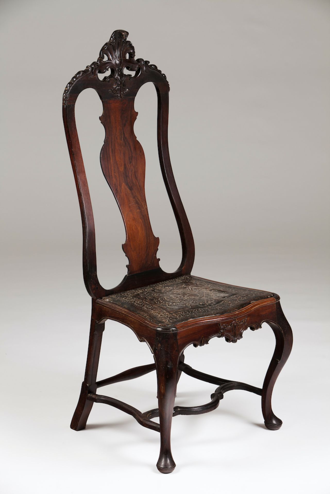 A D.José chairRosewoodCarved decorationScalloped and carved crestLeather seatPortugal, 18th century