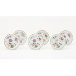 A set of six scalloped platesChinese export porcelainFloral polychrome "Famille Rose" enamelled