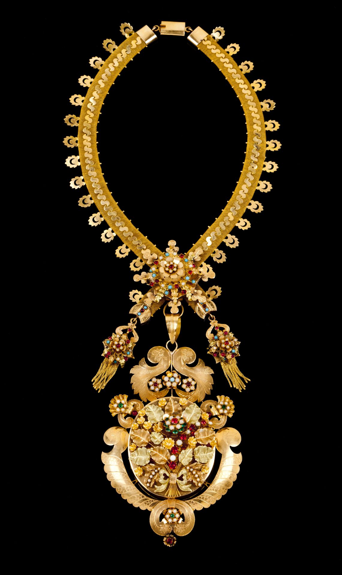 A "gramalheira" necklace