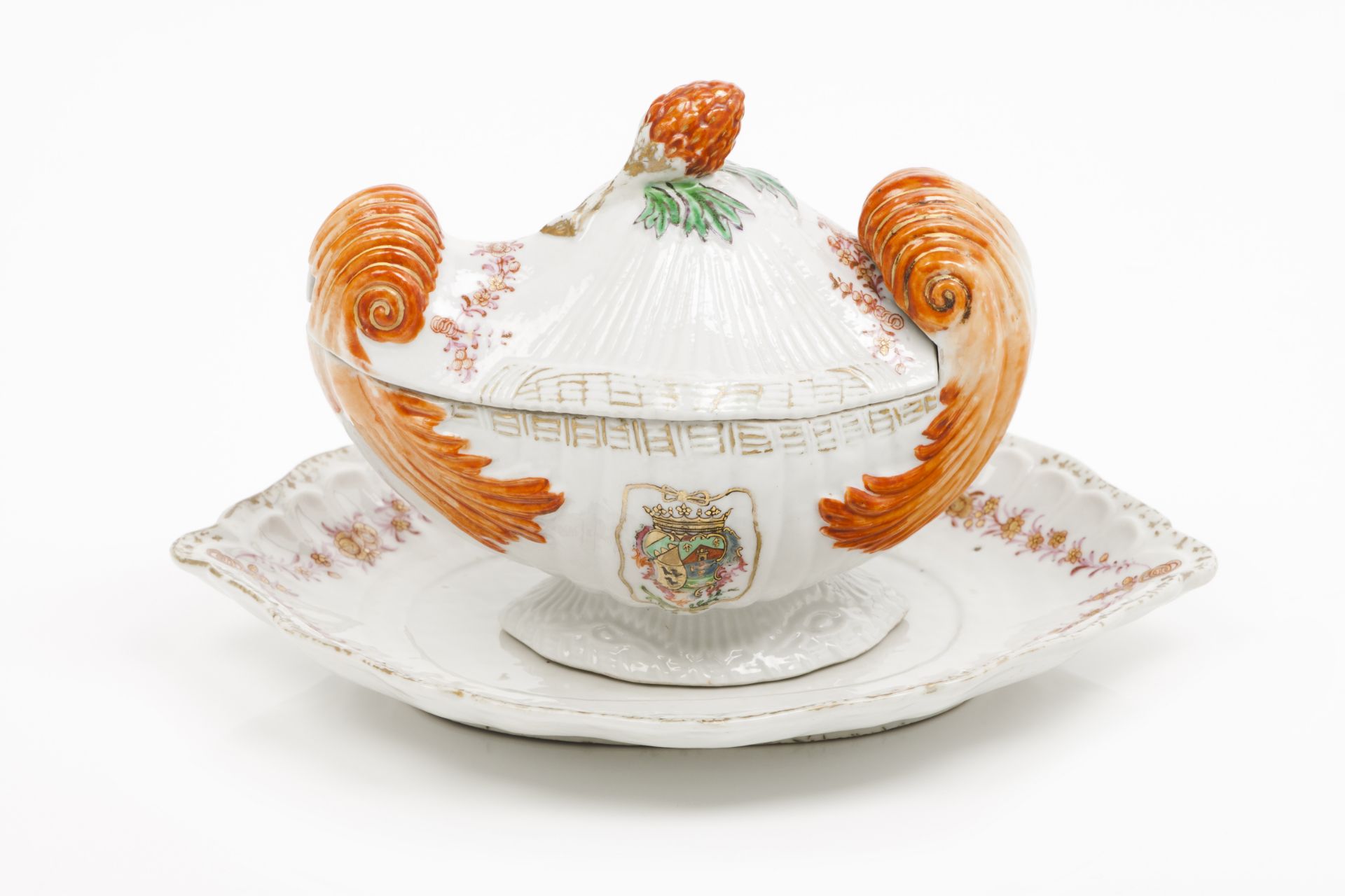 An armorial sauce tureen with cover and tray - Image 2 of 4