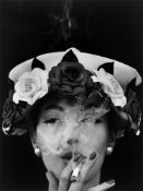 William Klein. „Hat + 5 Roses, Paris (Vogue)“. 1956