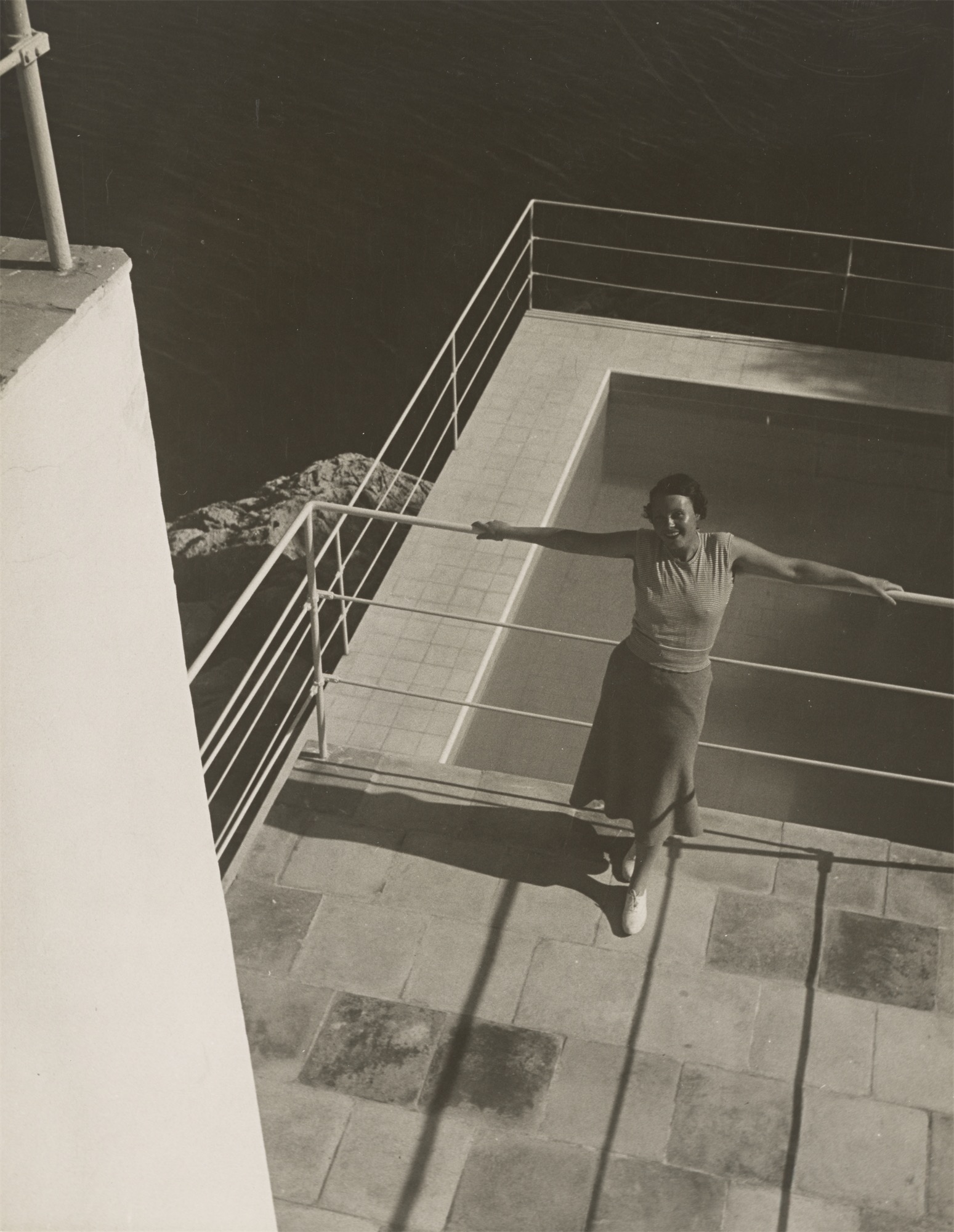 Jean Moral. Juliette sur la Terrasse, Villa de Reynaldo Luza, Formentor, Majorque, Baléares. 1932