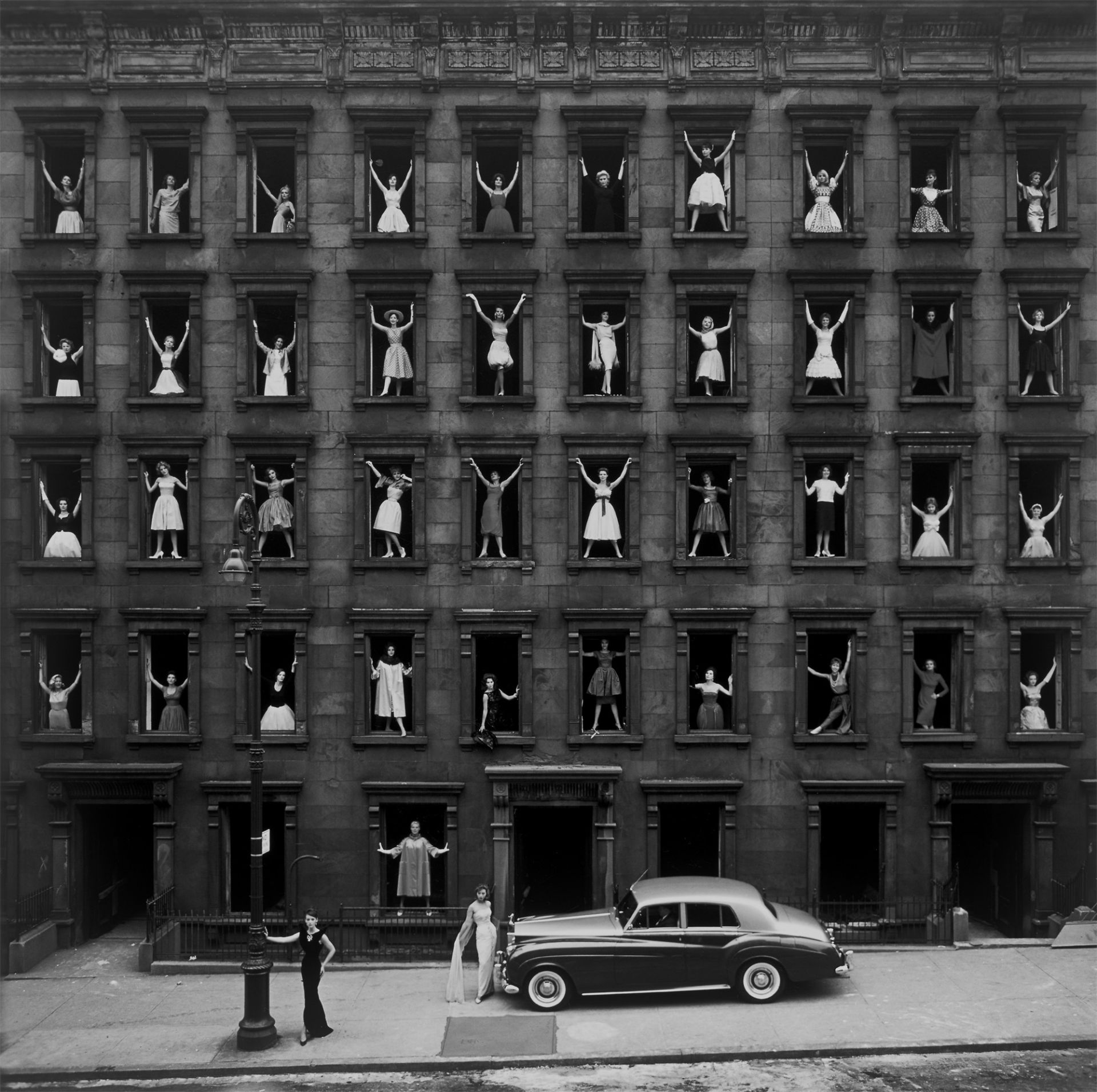 Ormond Gigli. „Girls in the Windows, New York City“. 1960