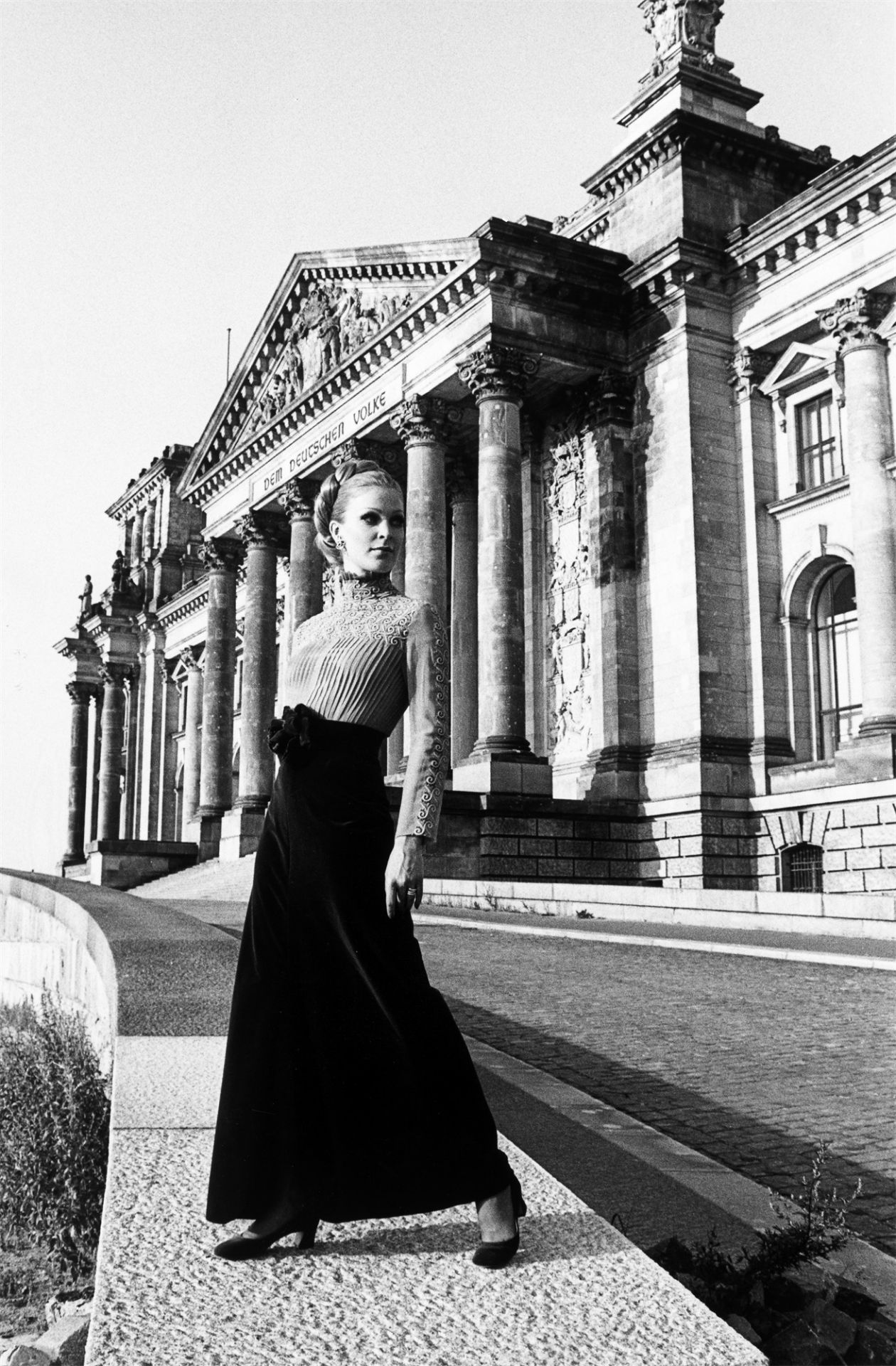 Max Jacoby. Abendensemble, Aufnahme vor dem Berliner Reichstag. 1974