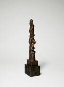 Henry Moore. „Upright Motive: Maquette No. 7“. 1955