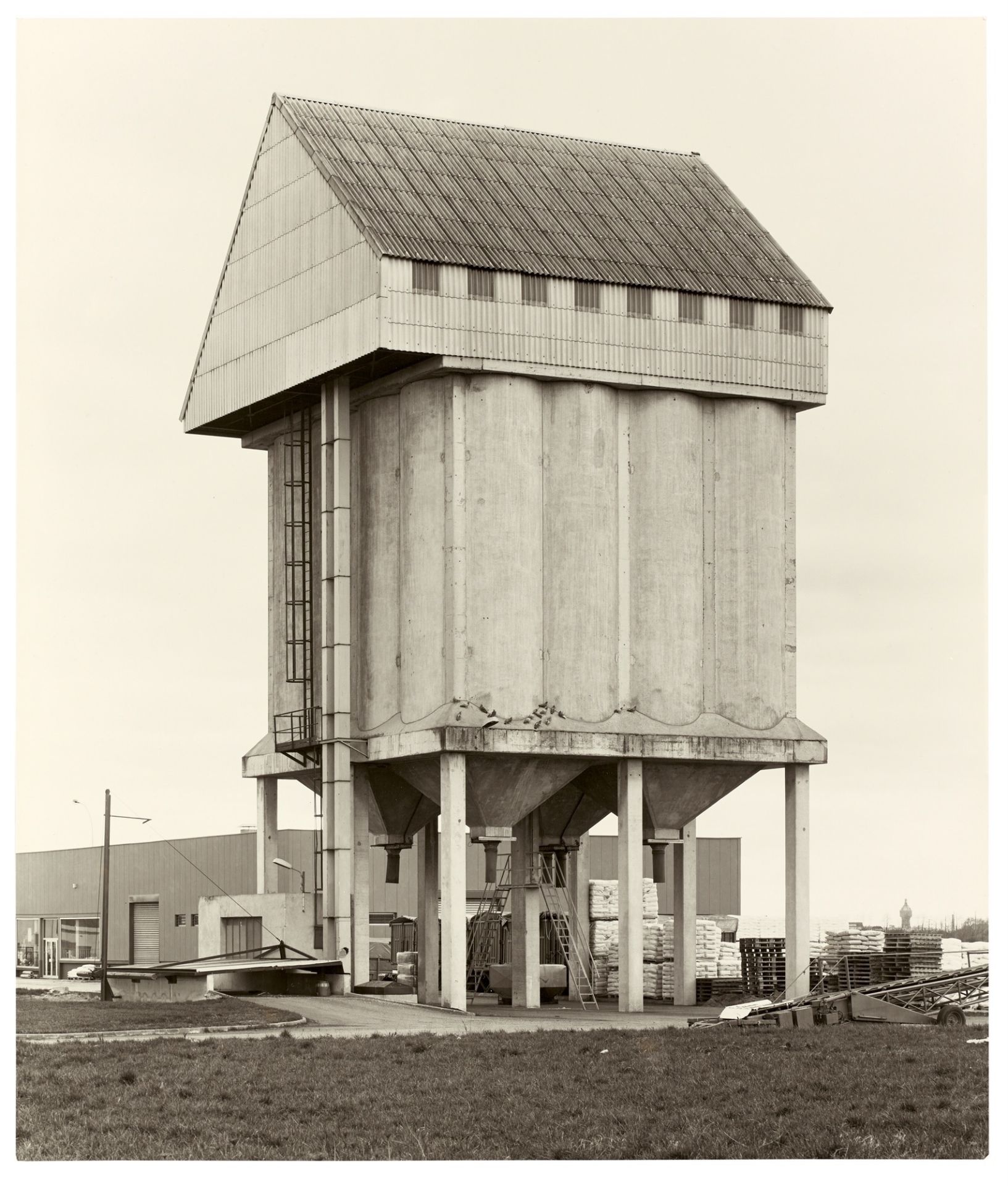 Bernd und Hilla Becher (Siegen 1931 – 2007 Rostock / Potsdam 1934 – 2015 Düsseldorf). „GRAIN …. 1989