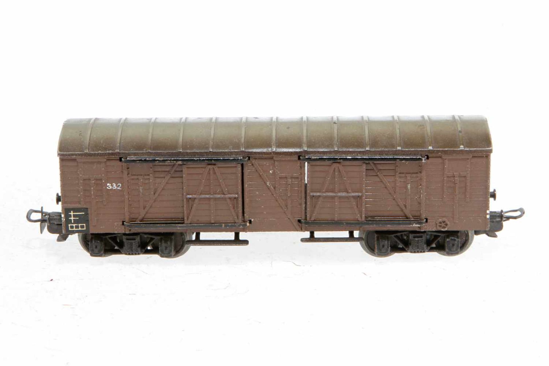 Märklin gedeckter Güterwagen 332, S H0, Guss, braun, bespielt