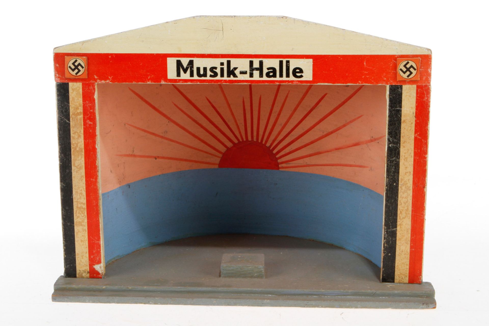 Musik-Halle, Holz, bemalt, LS und Alterungsspuren, L 29, Z 2-3