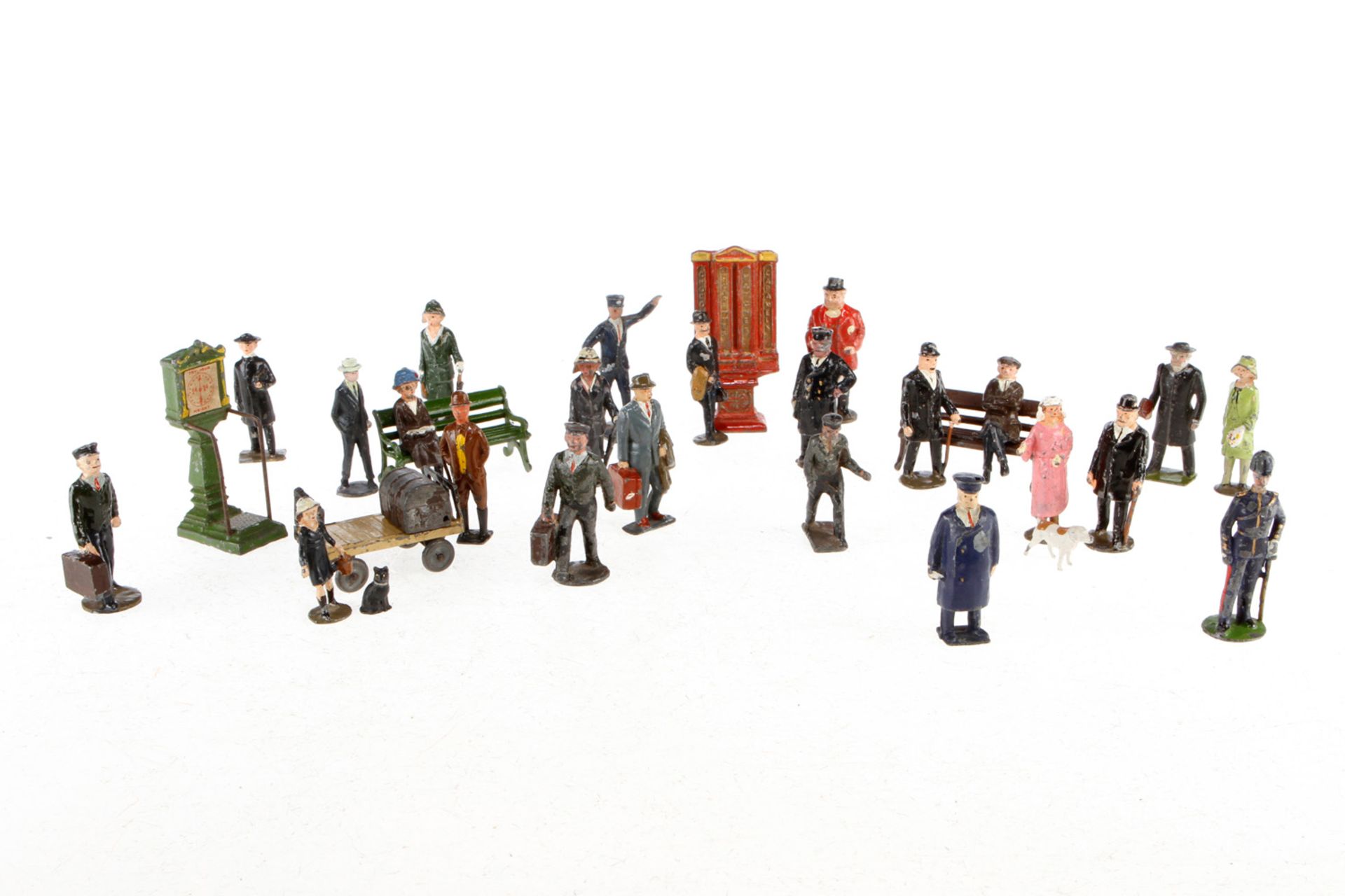 Britains Szene, HL, mit Waage, Verkaufsautomat (H 7,5), 2 Bänken, Karre, 23 Figuren, Hund und Katze,