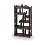 ETAGERE IN LEGNO A PATINA SCURA, ARTE ORIENTALE, XIX-XX SECOLO