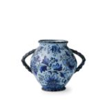 VASO BIANSATO IN MAIOLICA BIANCA E BLU, FORNACE MOLARONI PESARO, META' DEL XX SECOLO