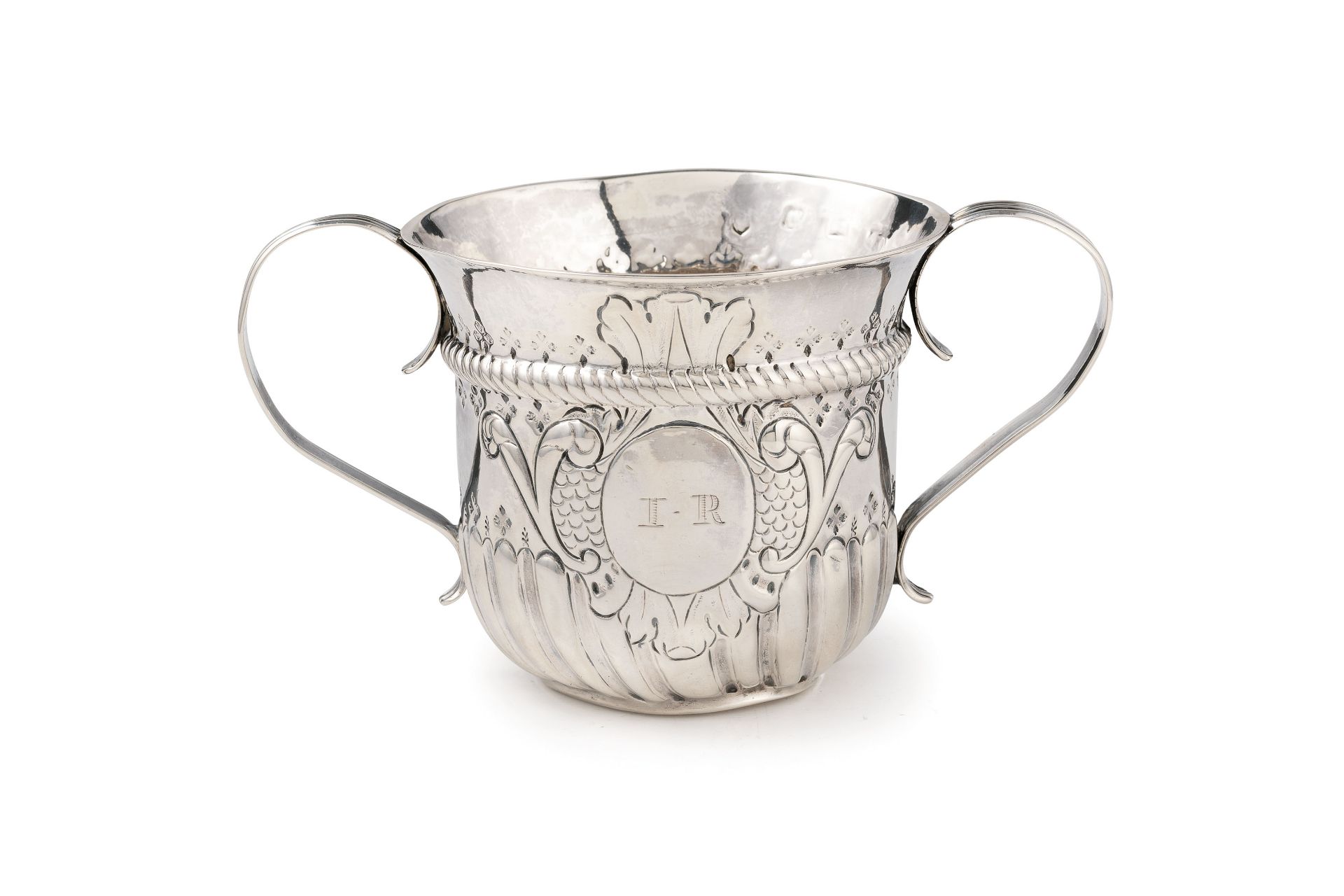 PORRINGER IN ARGENTO A DUE MANICI, LONDRA, 1737, ORAFO R. BAYLEY