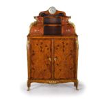 MOBILE CREDENZA PORTA OROLOGIO IMPIALLACCIATA IN LEGNI VARI, FRANCIA, XIX SECOLO