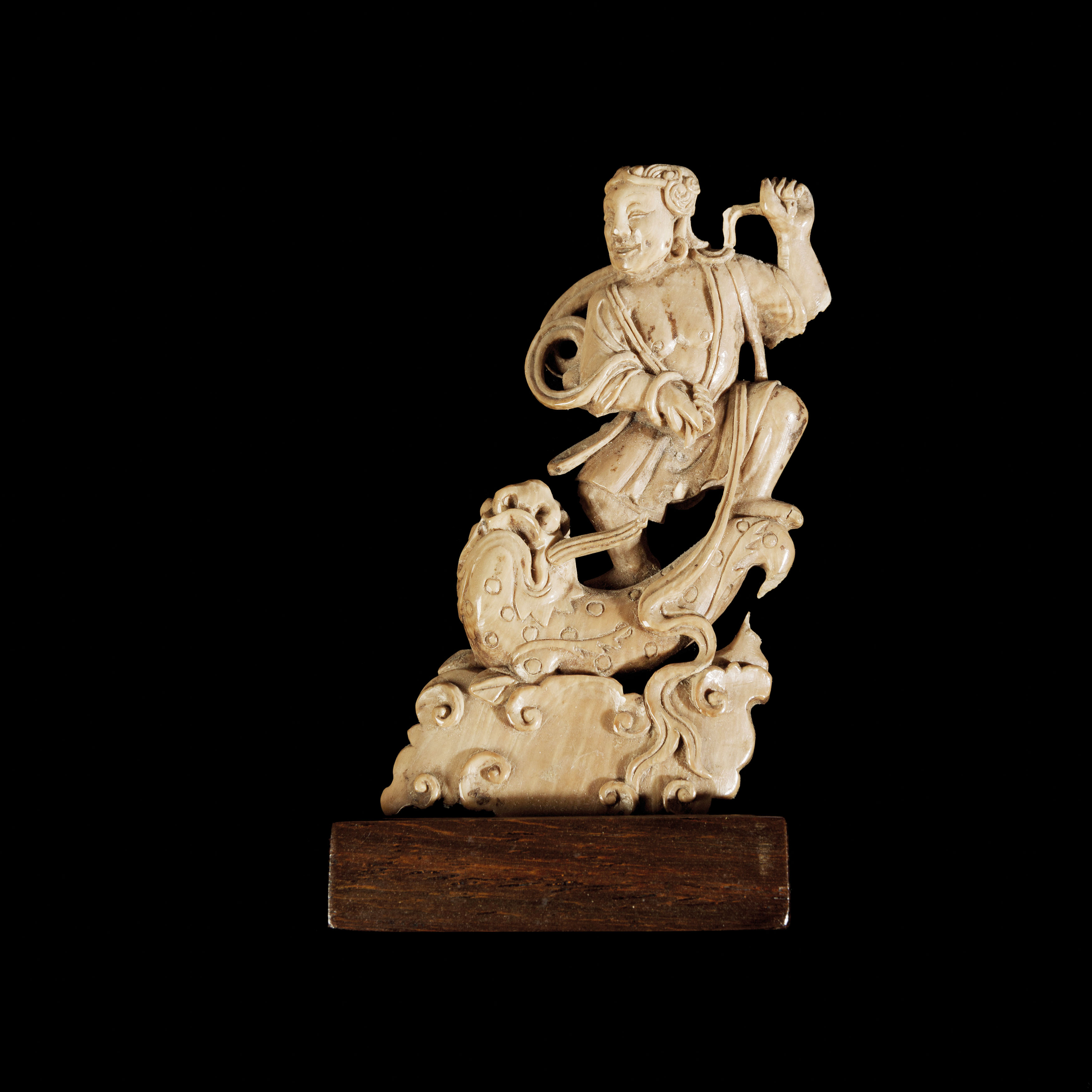 TWELVE IVORY OBJECTS TOGETHER WITH TWO WOOD STANDS, CHINA, PERIOD 18TH-19TH CENTURY (14) - Image 5 of 5