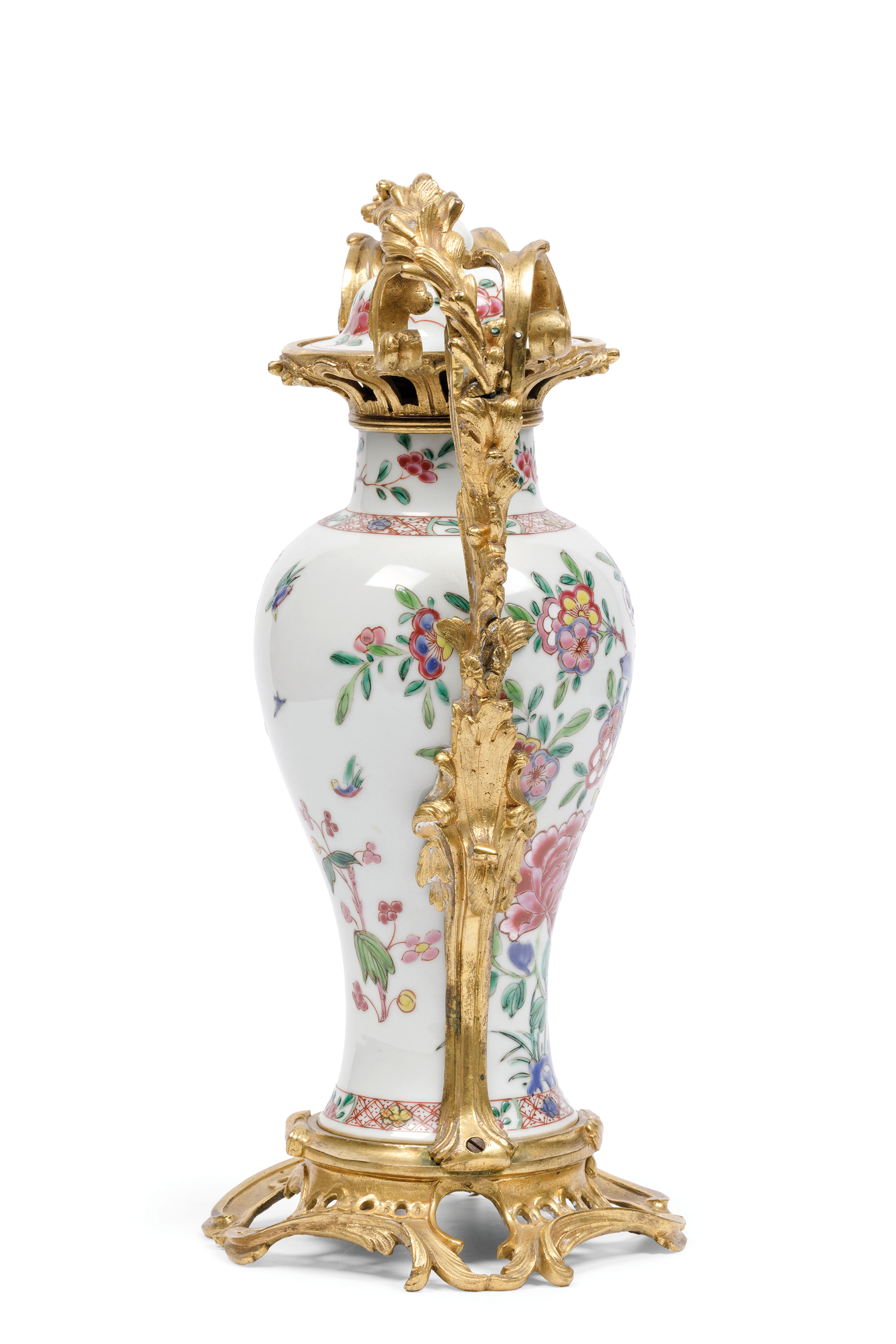 AN ORMOLU-MOUNTED FAMILLE ROSE PORCELAIN POTICHE AND COVER, CHINA, 18TH CENTURY, THE EUROPEAN MOUNT - Image 3 of 4