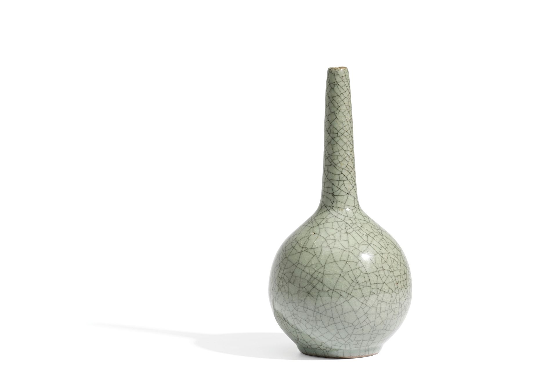 A GUAN-TYPE GLAZED CELADON PORCELAIN PEAR-SHAPED SMALL VASE, CHINA, 19TH CENTURY - Bild 3 aus 3