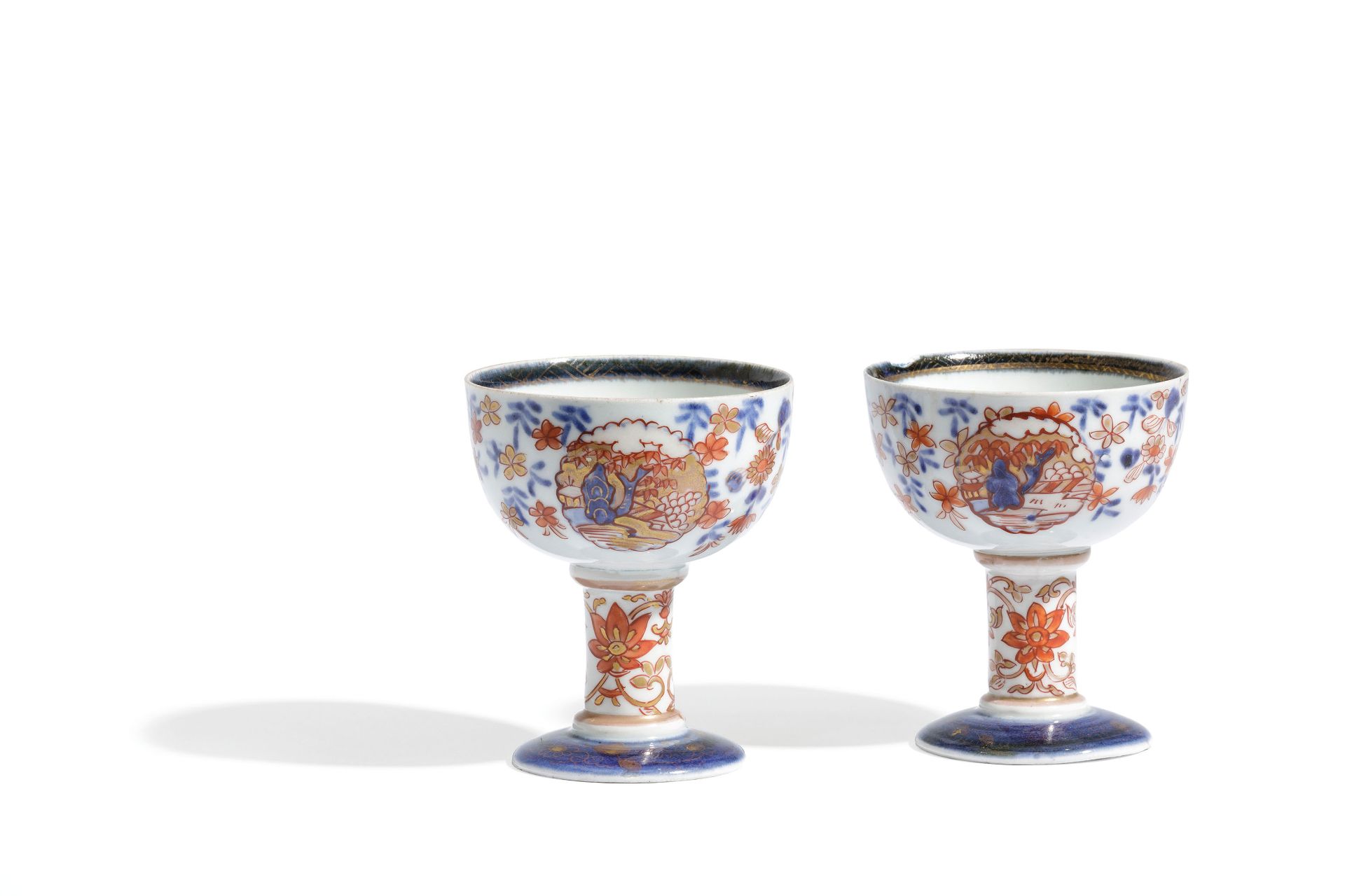 TWO IMARI PORCELAIN STEM CUPS, CHINA, 18TH CENTURY (2) - Bild 2 aus 2