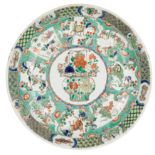 A FAMILLE VERTE PORCELAIN BASKET-FLOWER CHARGER, CHINA, QING DYNASTY, KANGXI PERIOD (1662-1722)