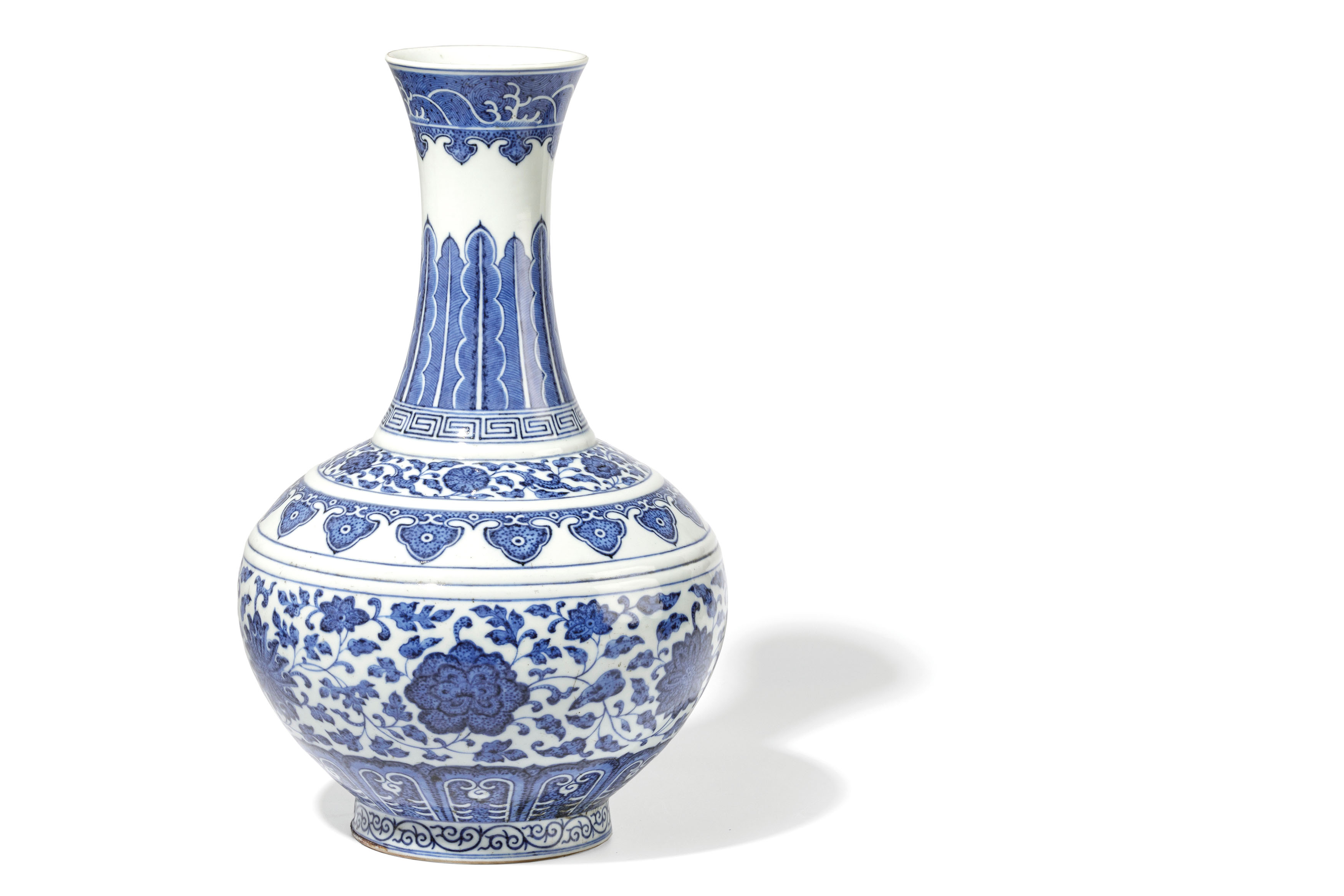 A RARE FINE BLUE AND WHITE MING-STYLE BOTTLE VASE MARK AND OF THE PERIOD TONGZHI (1862-1874) - Image 3 of 4