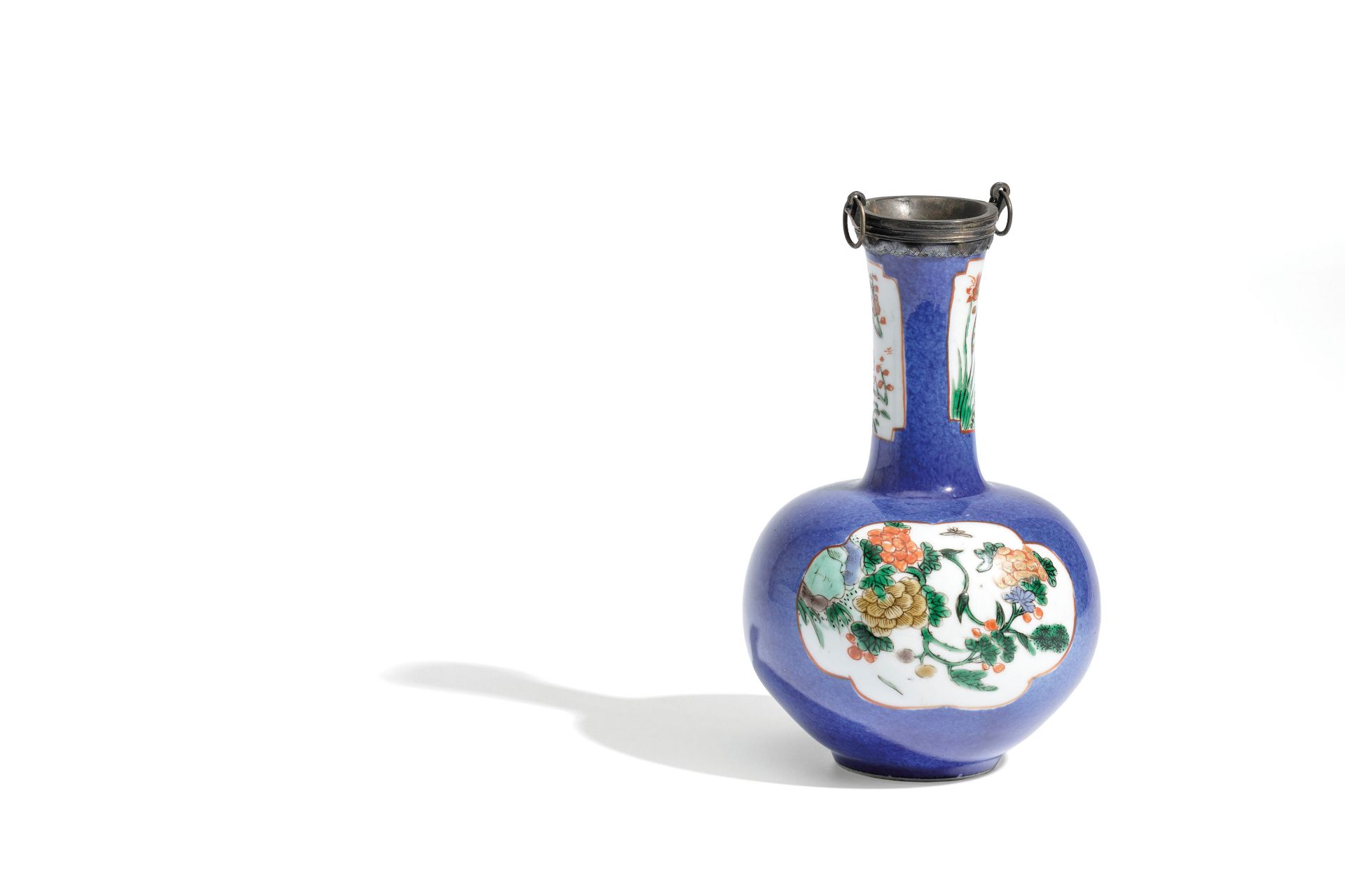 A SMALL BLUE POUDRE' FAMILLE VERTE PORCELAIN BOTTLE VASE, CHINA, 18TH CENTURY