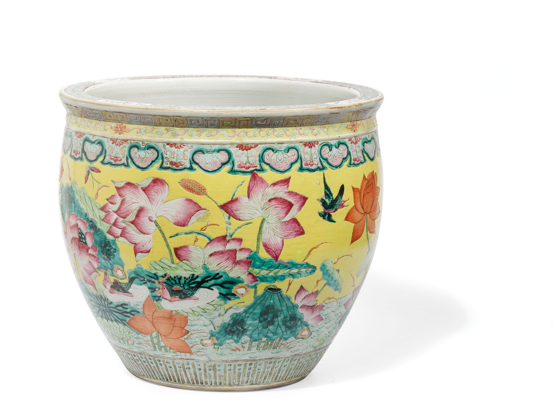 A LARGE FAMILLE ROSE PORCELAIN YELLOW GROUND FISH BOWL, CHINA, 19TH -20TH CENTURY