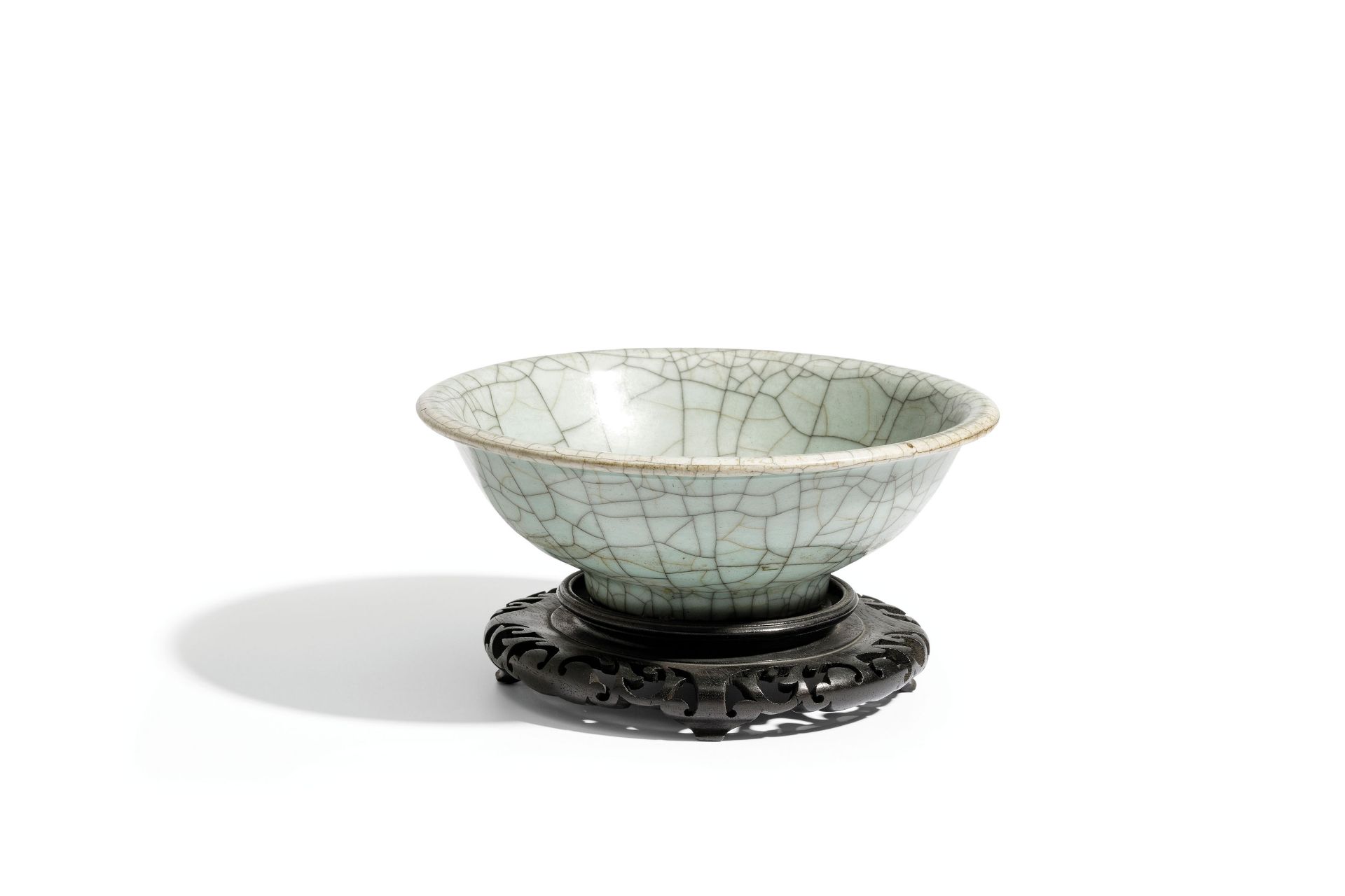 A GUAN-STYLE CELADON PORCELAIN BOWL, CHINA, 19TH CENTURY