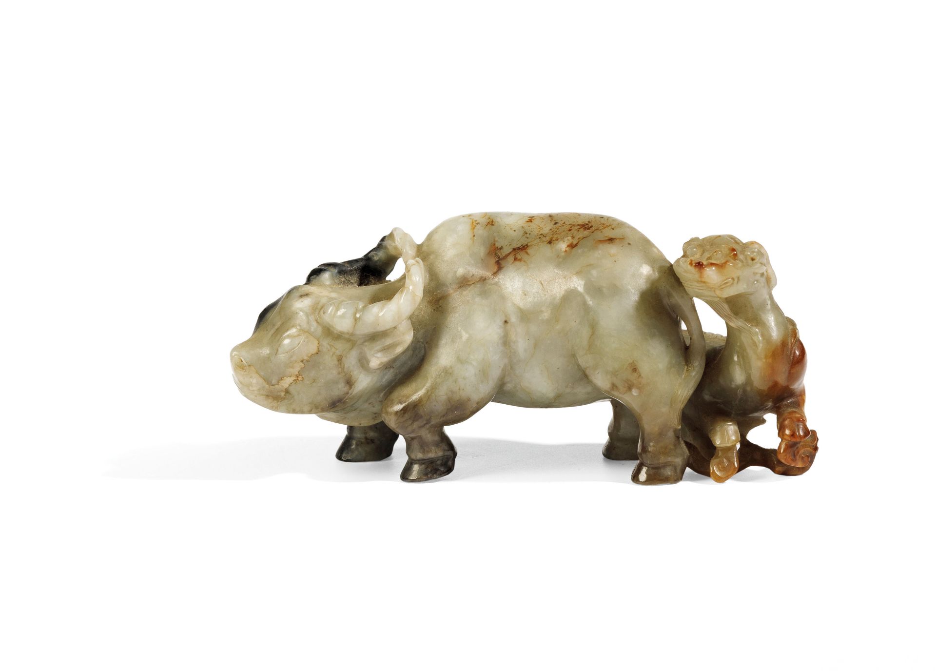 A RARE GROUP OF THREE COLOUR JADE ANIMALS, CHINA, QING DYNASTY, 18TH-19TH CENTURY - Bild 2 aus 3