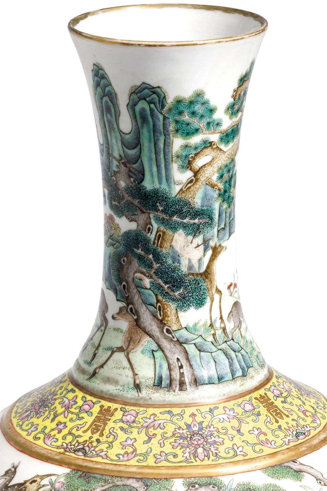 A RARE FAMILLE ROSE PORCELAIN BOTTLE VASE HUNDRED DEERS, CHINA, 19TH-20TH CENTURY - Bild 6 aus 6