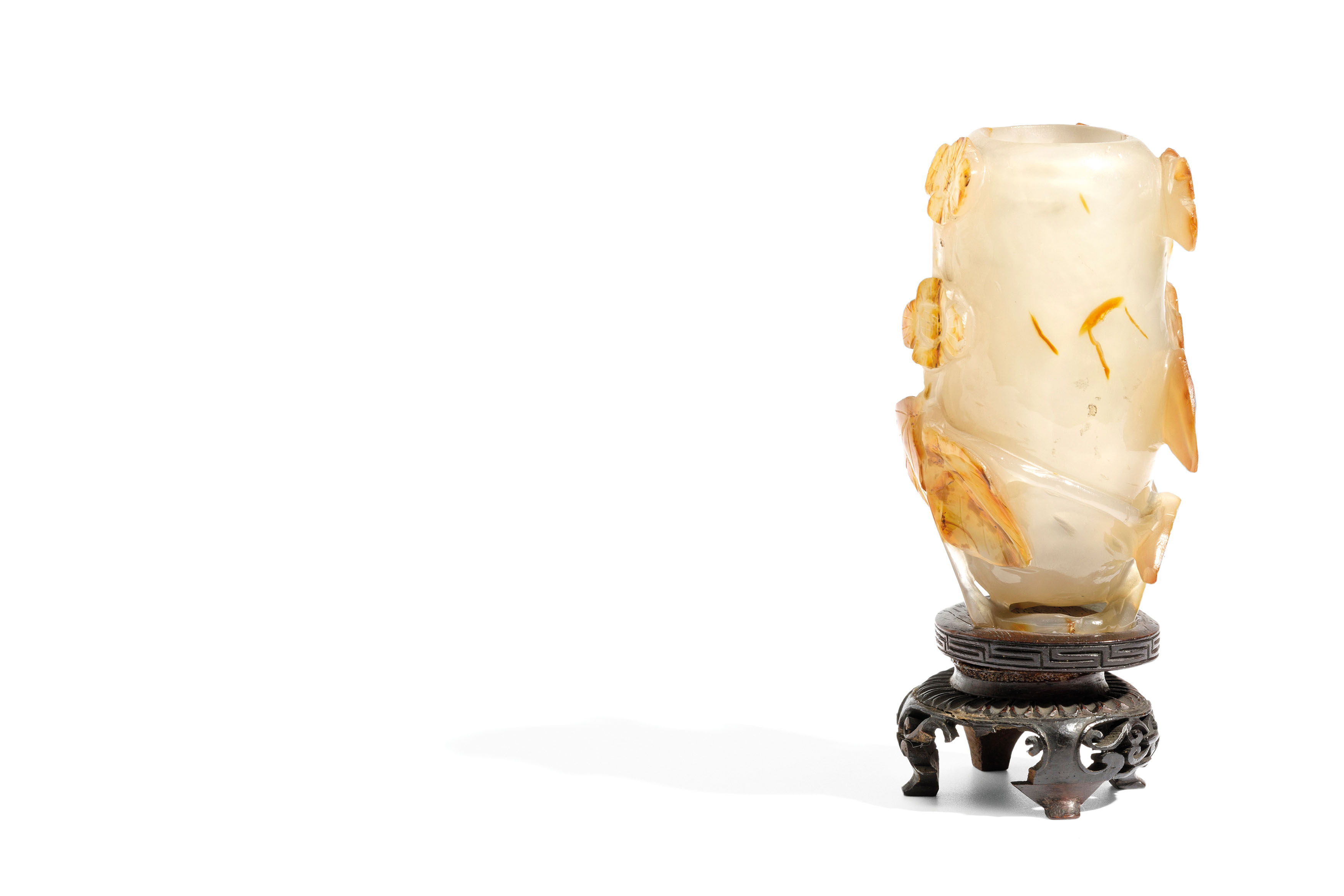 A SMALL AGATE VASE WITH RELIEF FLORAL DECORATION, CHINA, 20TH CENTURY - Image 3 of 3