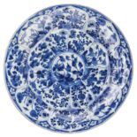A LARGE AND RARE BLUE AND WHITE PORCELAIN DISH, CHINA, KANGXI MARK AND OF THE PERIOD (1662-1722)