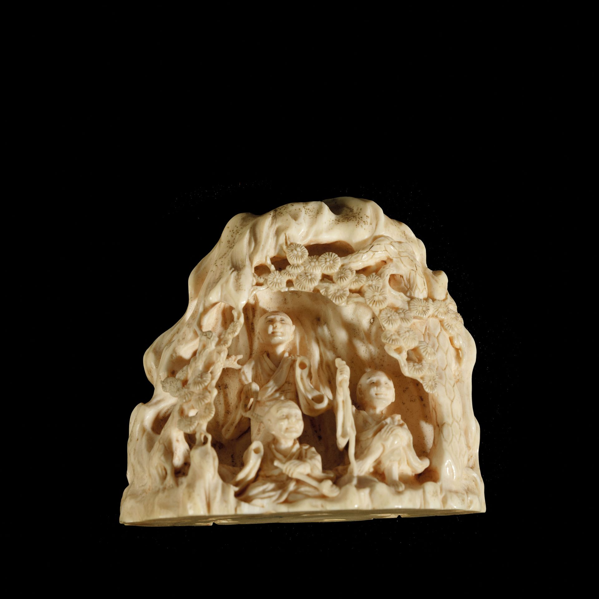 TWELVE IVORY OBJECTS TOGETHER WITH TWO WOOD STANDS, CHINA, PERIOD 18TH-19TH CENTURY (14) - Bild 3 aus 5