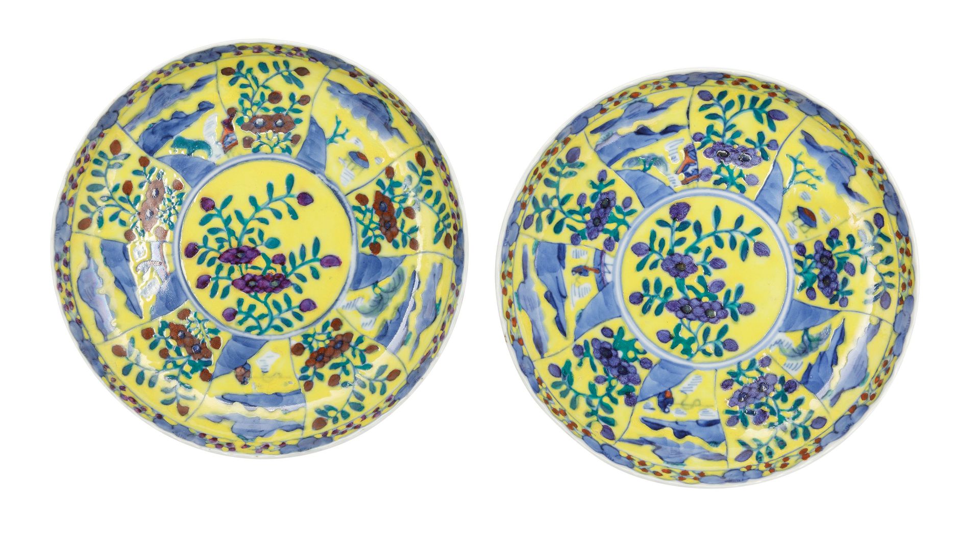 A PAIR OF YELLOW GROUND PORCELAIN SAUCER DISHES, CHINA, 20TH CENTURY, APOCRYPHAL KANGXI MARK (2)