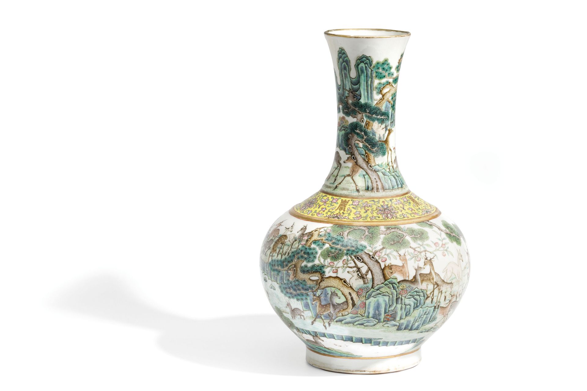 A RARE FAMILLE ROSE PORCELAIN BOTTLE VASE HUNDRED DEERS, CHINA, 19TH-20TH CENTURY