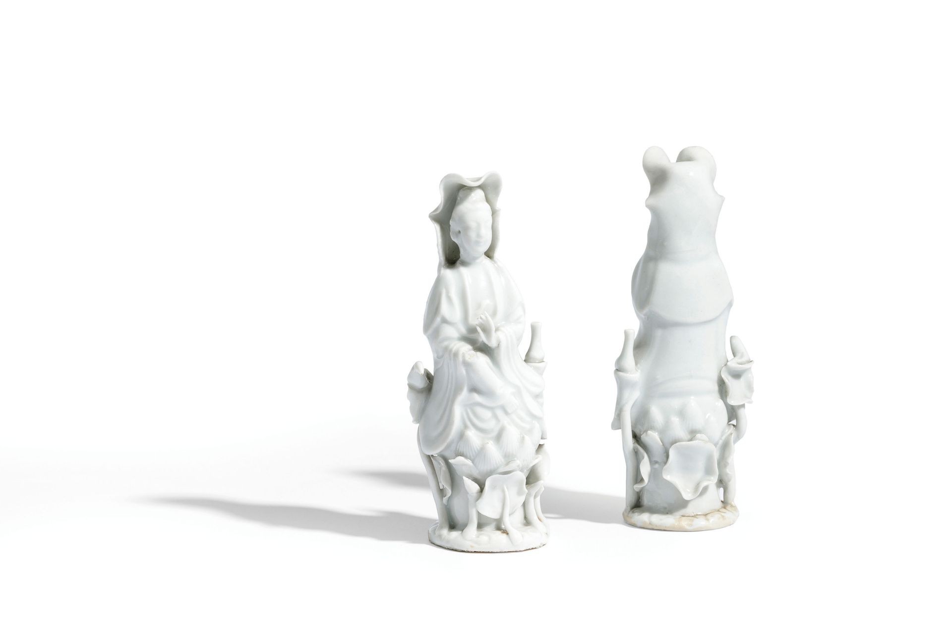 TWO BLANC-DE-CHINE PORCELAIN SMALL FIGURES OF GUANYIN, CHINA, 19TH CENTURY (2) - Bild 2 aus 2