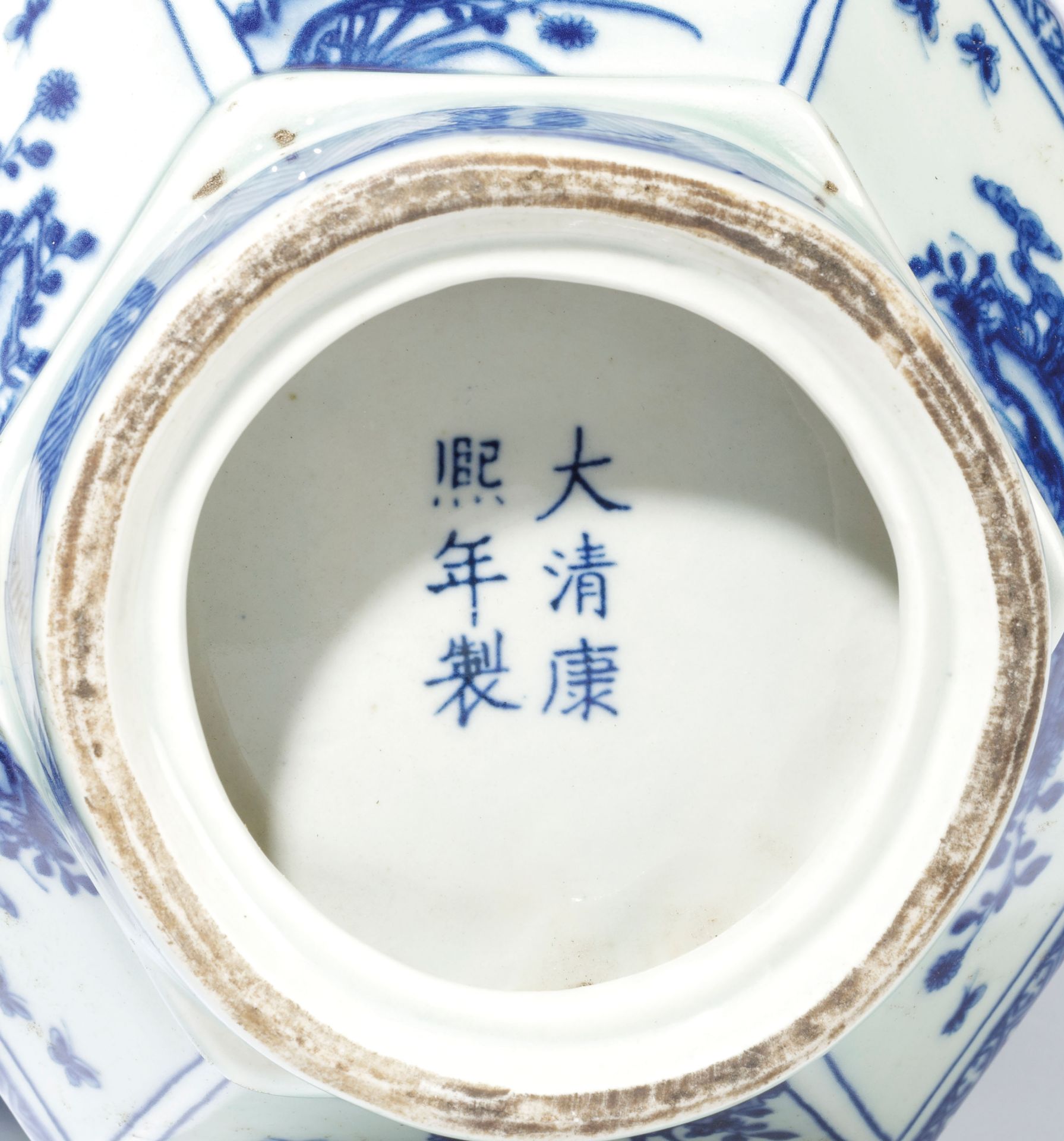 A RARE BLUE AND WHITE PORCELAIN LANTERN SHAPE VASES, CHINA, QING DYNASTY, KANGXI APOCRYPHAL MARK (2) - Bild 4 aus 4