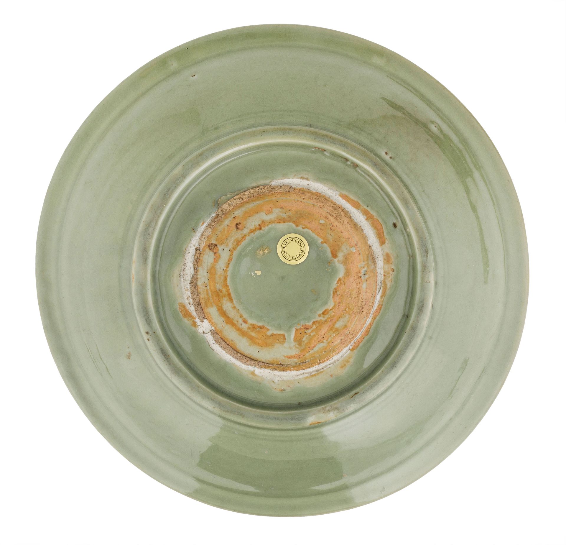 A LARGE CARVED CELADON LONGQUAN DISH, CHINA, MING DYNASTY, 15TH CENTURY - Bild 2 aus 2