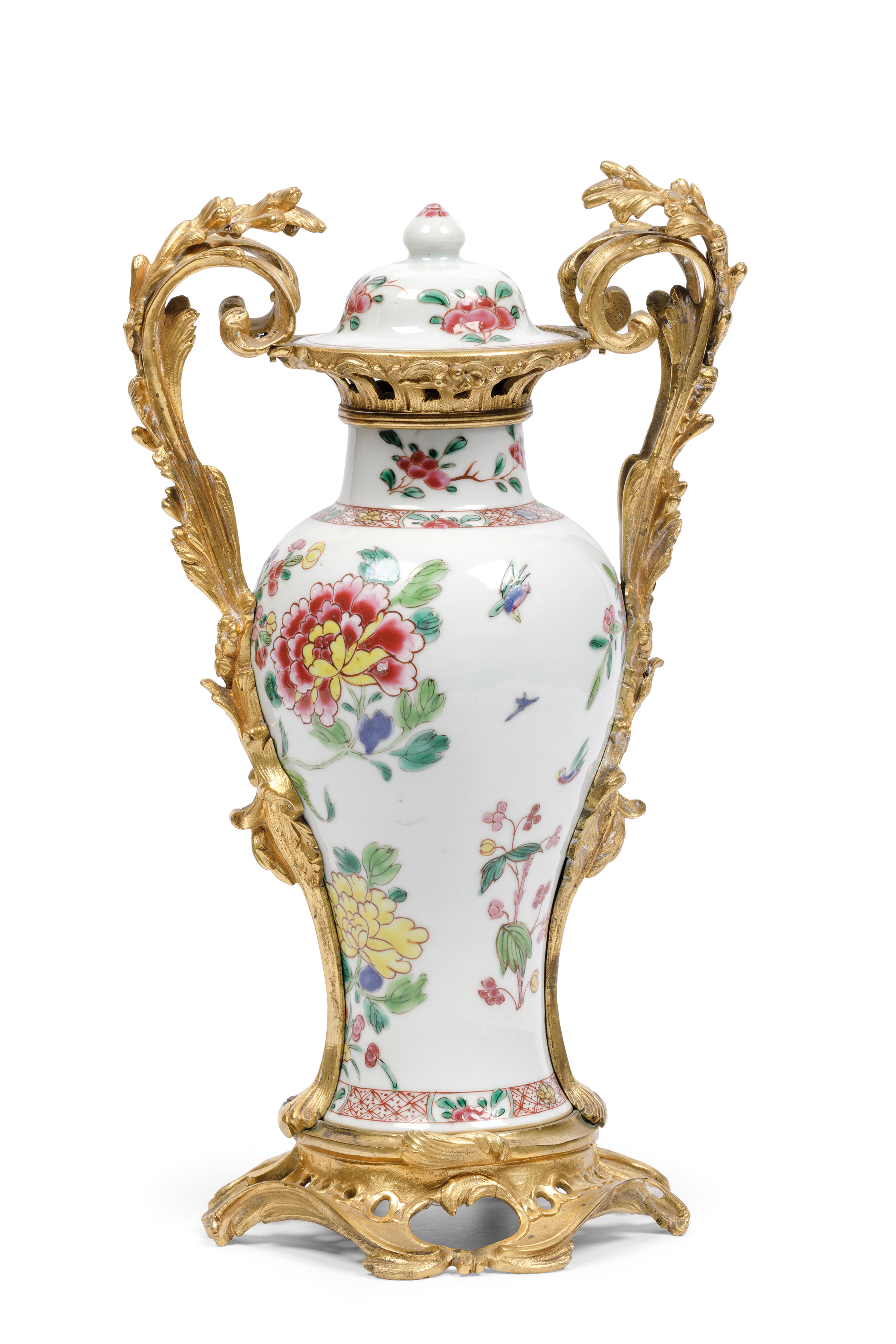 AN ORMOLU-MOUNTED FAMILLE ROSE PORCELAIN POTICHE AND COVER, CHINA, 18TH CENTURY, THE EUROPEAN MOUNT - Image 4 of 4