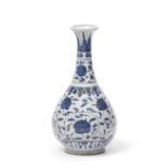A LARGE BLUE AND WHITE PORCELAIN PEAR-SHAPED VASE, YUHUCHUPING, CHINA, 17TH CENTURY