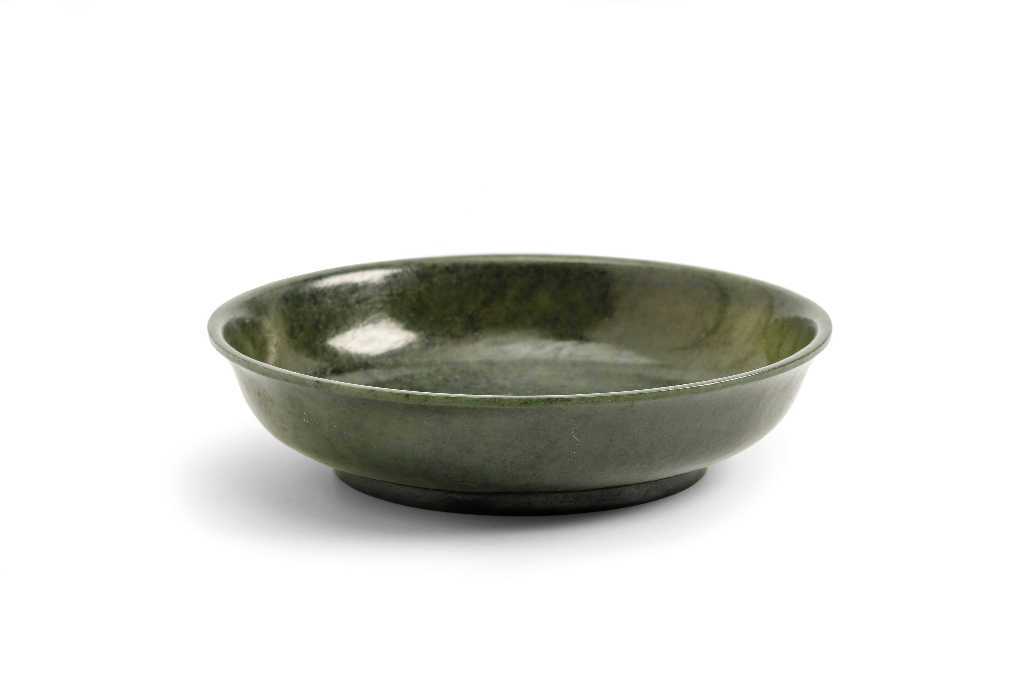 A SPINACH-GREEN JADE DISH, CHINA, 18TH-19TH CENTURY - Image 2 of 3