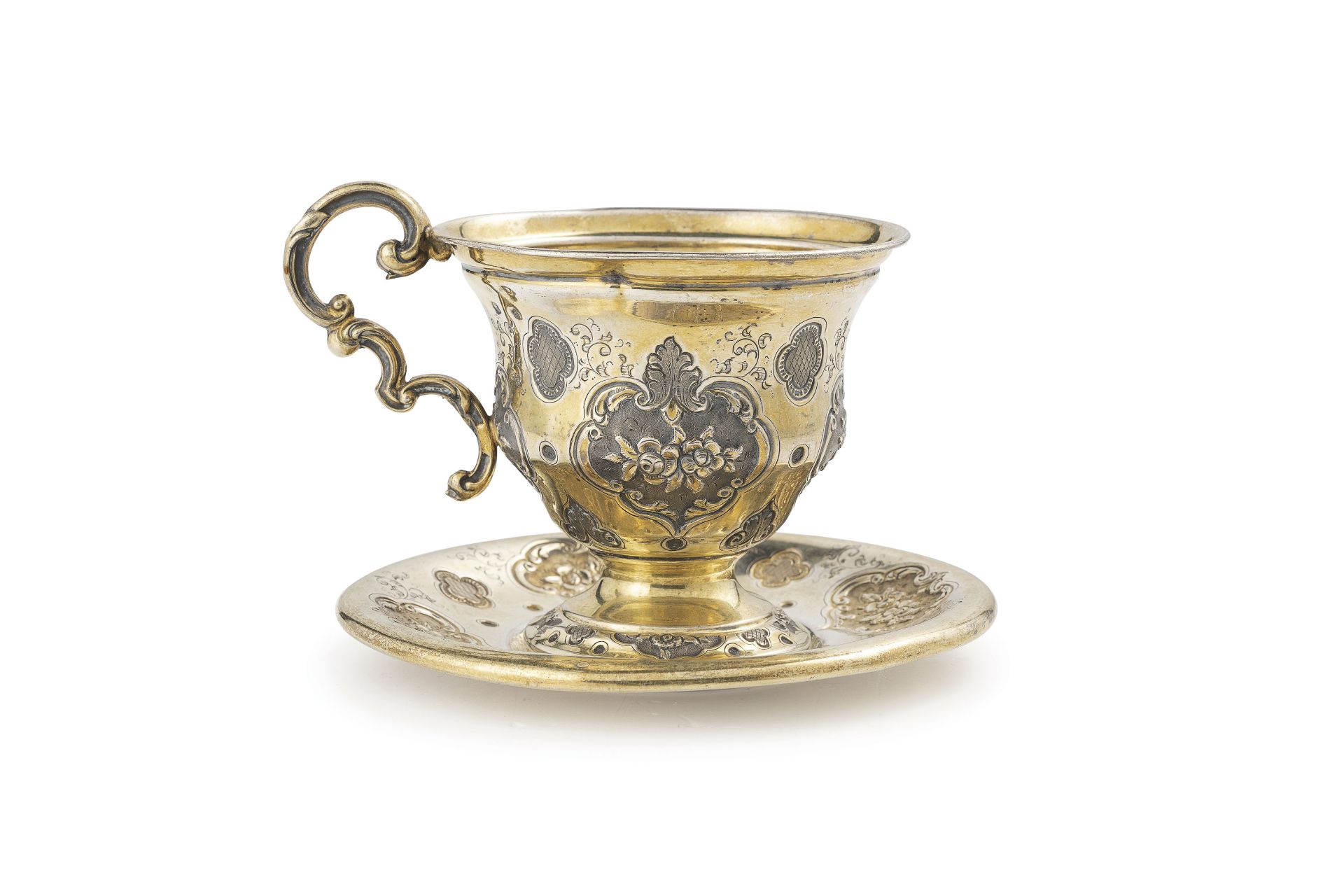 TAZZA CON PIATTINO IN ARGENTO PARZIALMENTE DORATO, FRANCIA, XIX SECOLO