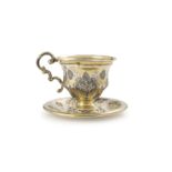 TAZZA CON PIATTINO IN ARGENTO PARZIALMENTE DORATO, FRANCIA, XIX SECOLO