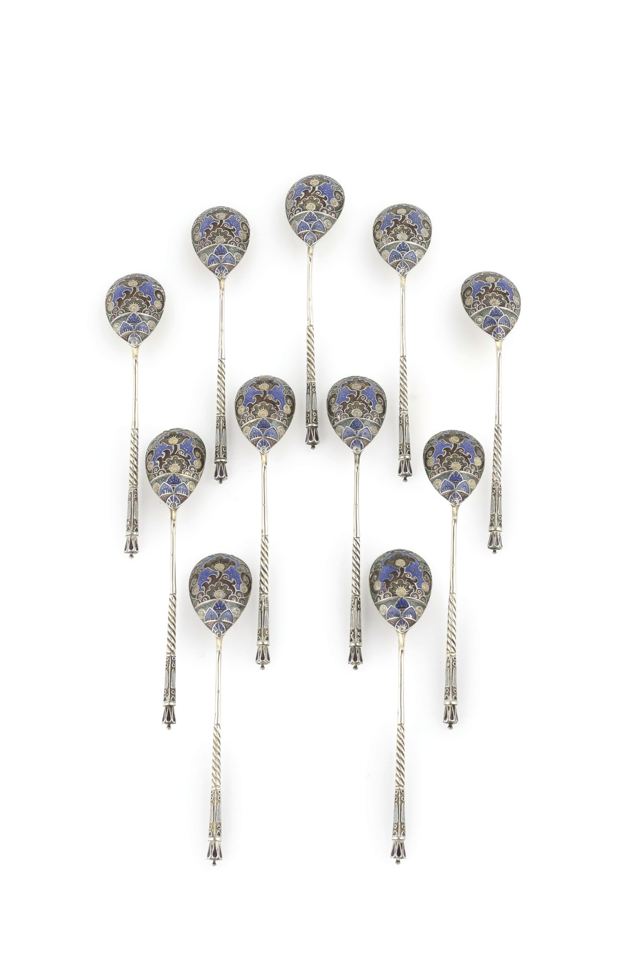 SET DI UNDICI CUCCHIAINI IN ARGENTO E SMALTI, MOSCA, 1908-1917, ORAFO K. FABERGE', BOLLO CON INSEGNE