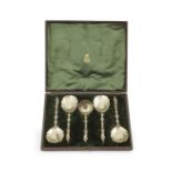 SET DI CINQUE CUCCHIAI IN ARGENTO DORATO CON CUSTODIA, LONDRA, 1871, ORAFO W. EDWARDS